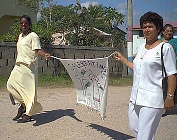 Terrilyn Clark & Kim Funez with the Utila/North Coast Circuit banner